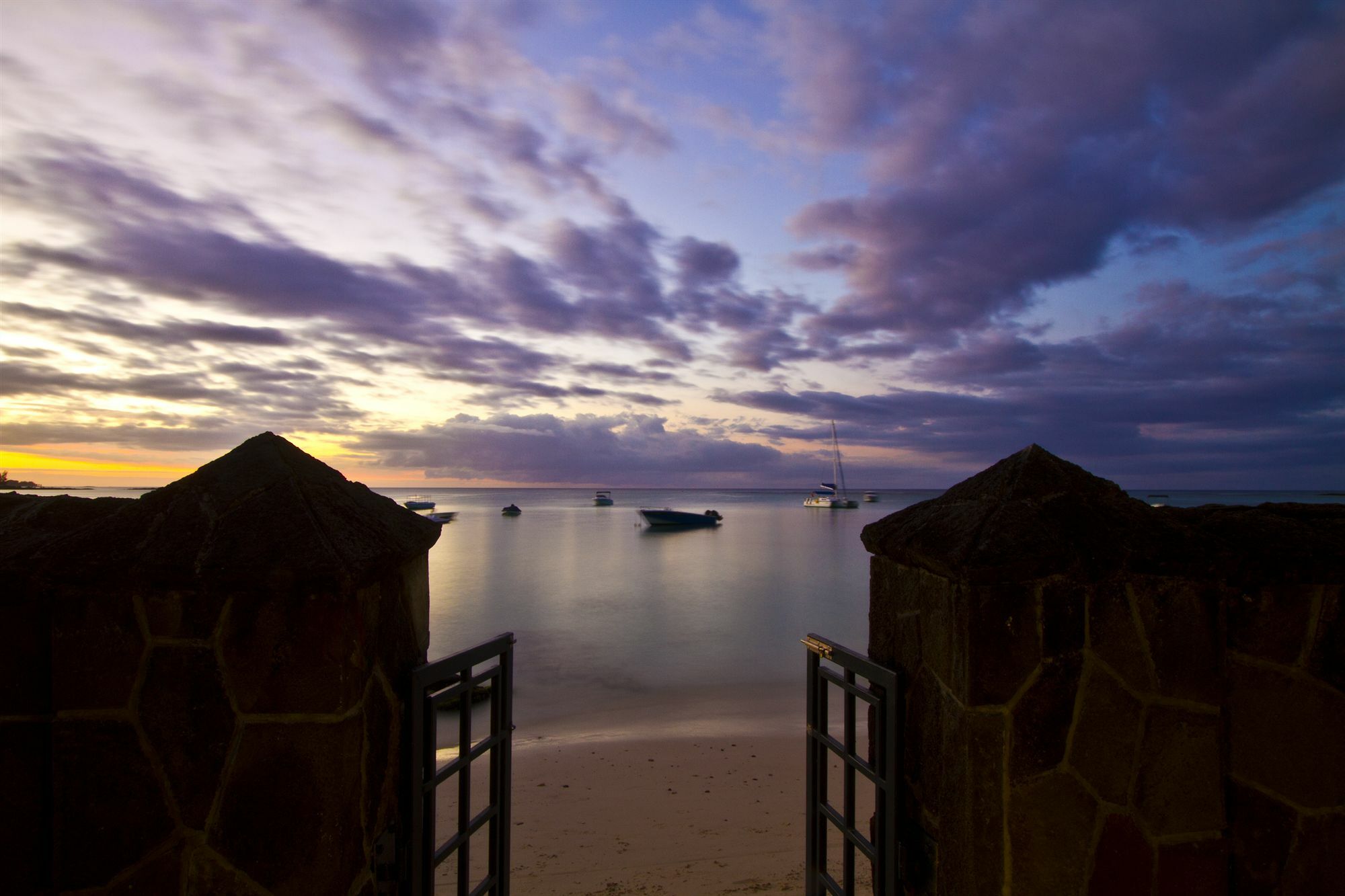 Le Beachclub Pereybere Beach ภายนอก รูปภาพ